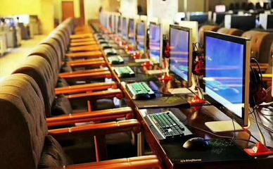 招聘信息 重慶主城工廠崗位，月薪四千左右，包吃住，可報銷車費